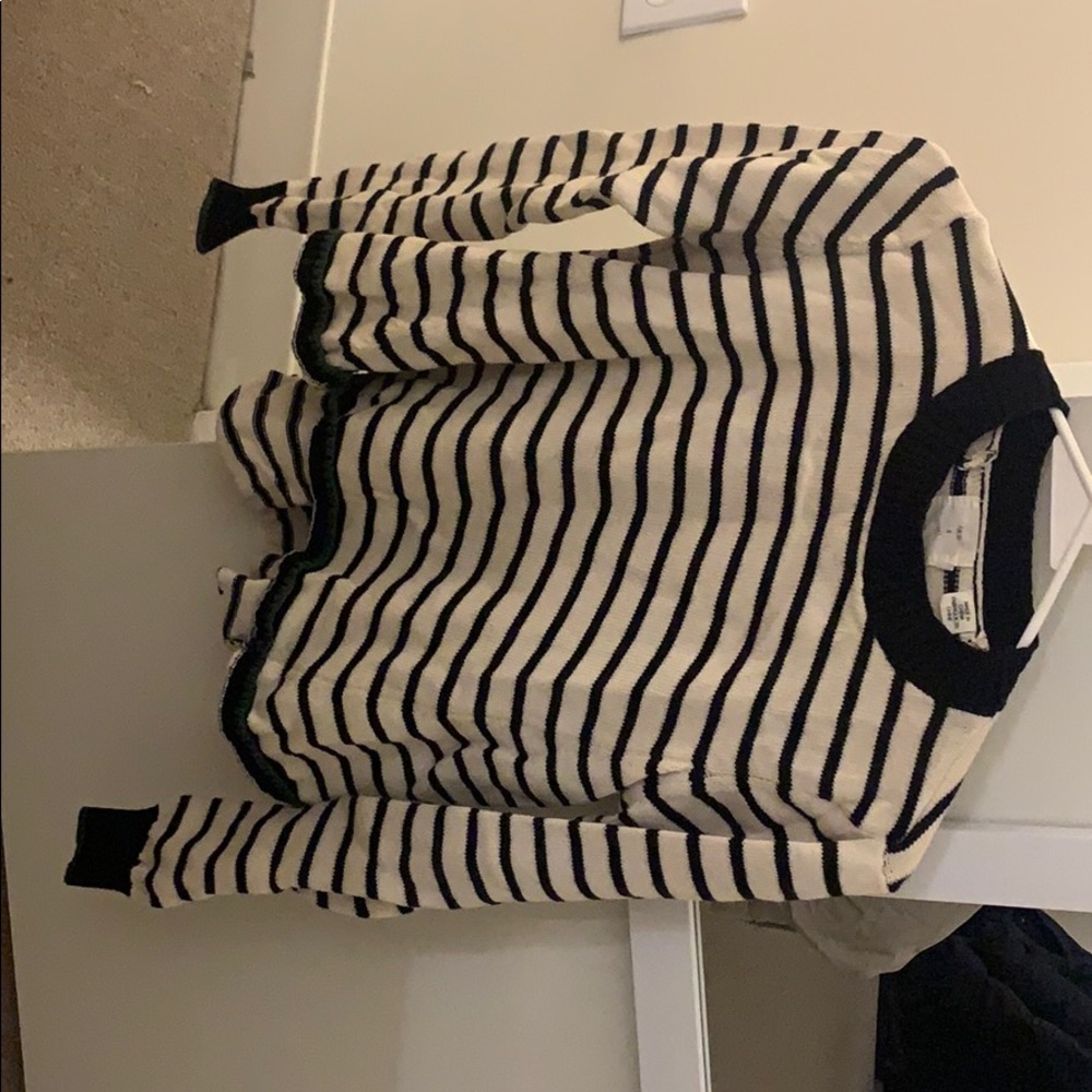 Sweater with stripes and dark green highlight